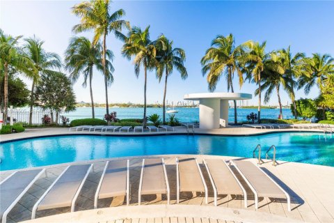 Condo in Miami Beach, Florida, 1 bedroom  № 2004647 - photo 14