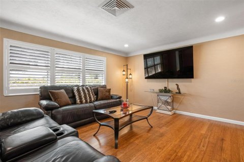 Villa ou maison à vendre à Sarasota, Floride: 2 chambres, 156.54 m2 № 2416637 - photo 7
