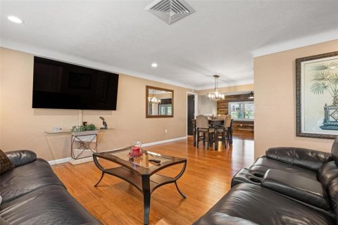 Villa ou maison à vendre à Sarasota, Floride: 2 chambres, 156.54 m2 № 2416637 - photo 6