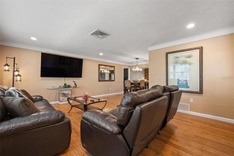Villa ou maison à vendre à Sarasota, Floride: 2 chambres, 156.54 m2 № 2416637 - photo 5