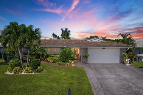 Villa ou maison à vendre à Sarasota, Floride: 2 chambres, 156.54 m2 № 2416637 - photo 4