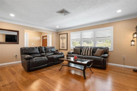 Villa ou maison à vendre à Sarasota, Floride: 2 chambres, 156.54 m2 № 2416637 - photo 9