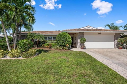 Villa ou maison à vendre à Sarasota, Floride: 2 chambres, 156.54 m2 № 2416637 - photo 2