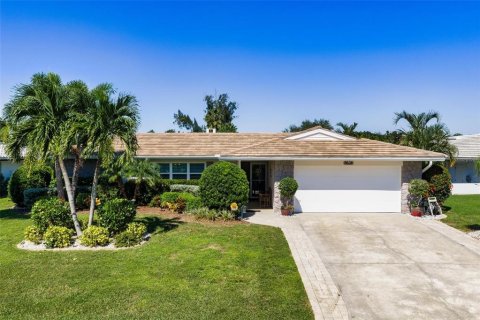 Villa ou maison à vendre à Sarasota, Floride: 2 chambres, 156.54 m2 № 2416637 - photo 3