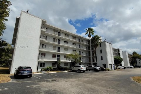 Condominio en alquiler en Miramar, Florida, 2 dormitorios, 77.29 m2 № 1986566 - foto 2