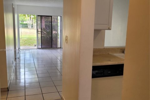 Condominio en alquiler en Miramar, Florida, 2 dormitorios, 77.29 m2 № 1986566 - foto 5
