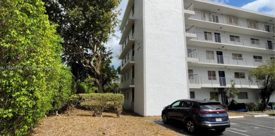 Condominio en Miramar, Florida, 2 dormitorios  № 1986566