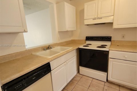 Condominio en alquiler en Miramar, Florida, 2 dormitorios, 77.29 m2 № 1986566 - foto 7