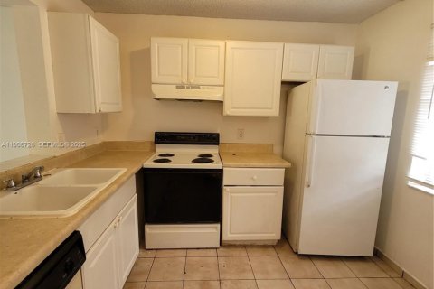 Condominio en alquiler en Miramar, Florida, 2 dormitorios, 77.29 m2 № 1986566 - foto 8