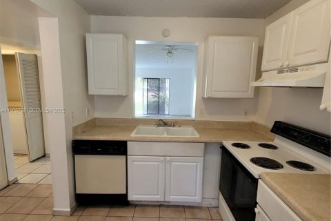 Condominio en alquiler en Miramar, Florida, 2 dormitorios, 77.29 m2 № 1986566 - foto 10