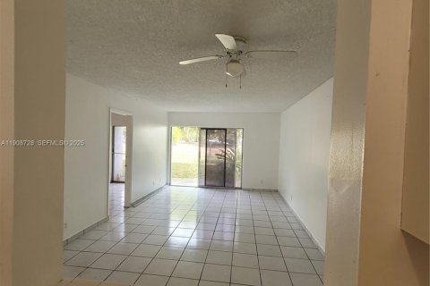 Condominio en alquiler en Miramar, Florida, 2 dormitorios, 77.29 m2 № 1986566 - foto 11