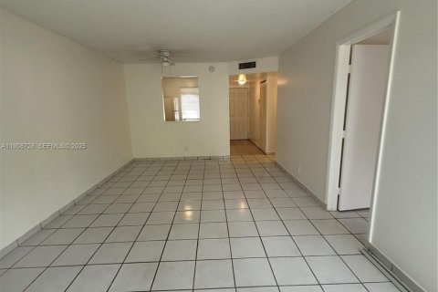 Condominio en alquiler en Miramar, Florida, 2 dormitorios, 77.29 m2 № 1986566 - foto 15