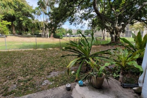 Condominio en alquiler en Miramar, Florida, 2 dormitorios, 77.29 m2 № 1986566 - foto 17