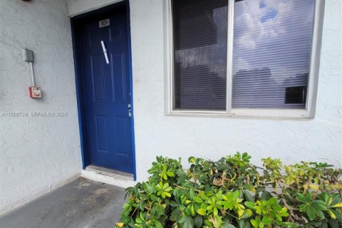 Condominio en alquiler en Miramar, Florida, 2 dormitorios, 77.29 m2 № 1986566 - foto 3