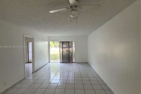 Condominio en alquiler en Miramar, Florida, 2 dormitorios, 77.29 m2 № 1986566 - foto 12