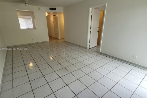 Condominio en alquiler en Miramar, Florida, 2 dormitorios, 77.29 m2 № 1986566 - foto 16