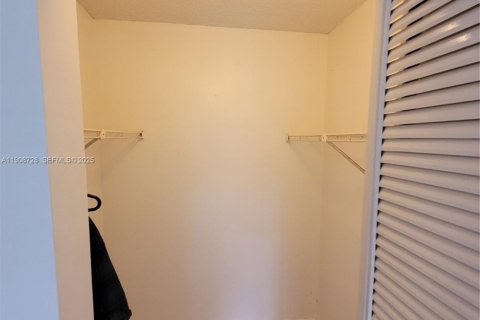 Condominio en alquiler en Miramar, Florida, 2 dormitorios, 77.29 m2 № 1986566 - foto 23