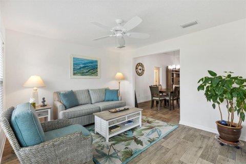 House in The Villages, Florida 3 bedrooms, 147.16 sq.m. № 1876160 - photo 12