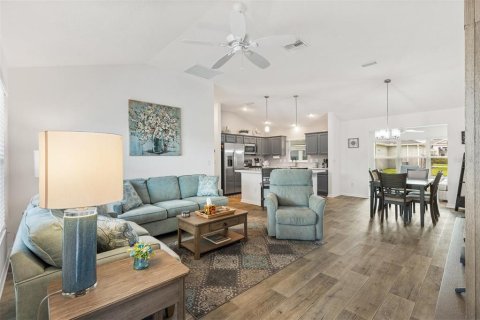 House in The Villages, Florida 3 bedrooms, 147.16 sq.m. № 1876160 - photo 5