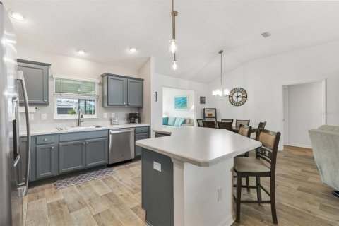 House in The Villages, Florida 3 bedrooms, 147.16 sq.m. № 1876160 - photo 8