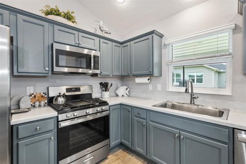 House in The Villages, Florida 3 bedrooms, 147.16 sq.m. № 1876160 - photo 9