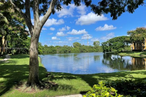 Copropriété à louer à Miramar, Floride: 2 chambres, 78.97 m2 № 1996421 - photo 4
