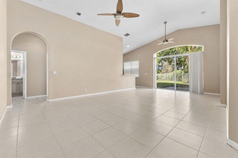 Купить виллу или дом в Сент-Луси, Флорида 5 комнат, 127.93м2, № 2146365 - фото 9