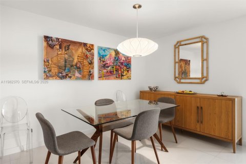 Condominio en venta en Bay Harbor Islands, Florida, 2 dormitorios, 115.11 m2 № 2045540 - foto 3