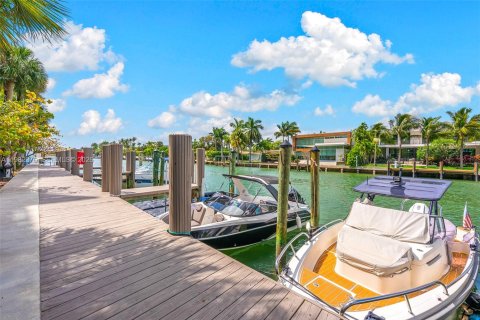 Condominio en venta en Bay Harbor Islands, Florida, 2 dormitorios, 115.11 m2 № 2045540 - foto 25