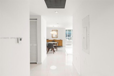 Condominio en venta en Bay Harbor Islands, Florida, 2 dormitorios, 115.11 m2 № 2045540 - foto 2