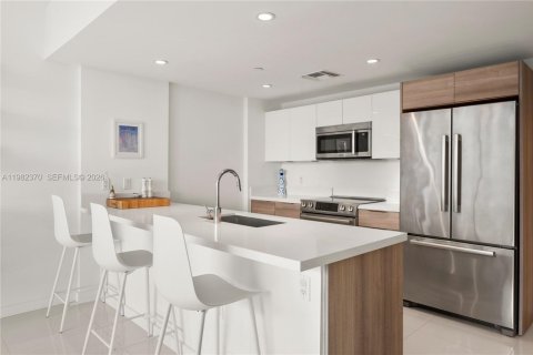 Condominio en venta en Bay Harbor Islands, Florida, 2 dormitorios, 115.11 m2 № 2045540 - foto 7