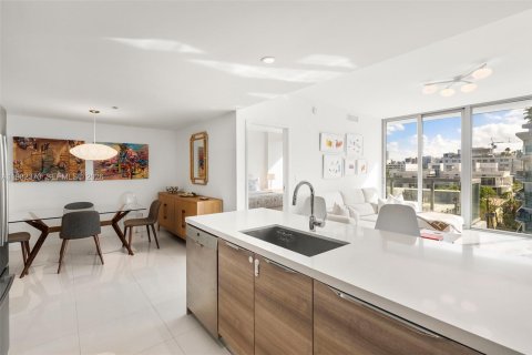 Condominio en venta en Bay Harbor Islands, Florida, 2 dormitorios, 115.11 m2 № 2045540 - foto 8