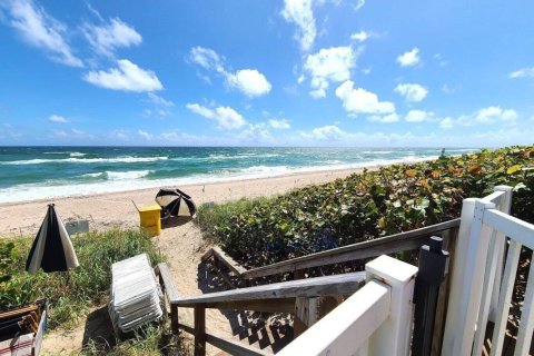 Condominio en alquiler en Gulf Stream, Florida, 1 dormitorio, 70.14 m2 № 665403 - foto 1