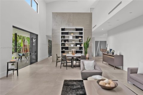 House in Miami, Florida 6 bedrooms, 434.32 sq.m. № 2087841 - photo 4