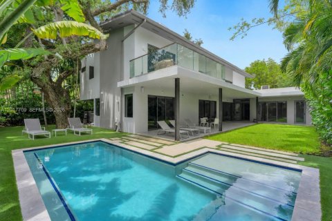 House in Miami, Florida 6 bedrooms, 434.32 sq.m. № 2087841