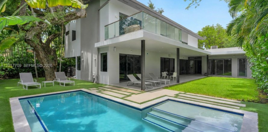 House in Miami, Florida 6 bedrooms, 434.32 sq.m. № 2087841