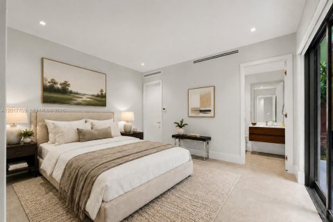 House in Miami, Florida 6 bedrooms, 434.32 sq.m. № 2087841 - photo 22