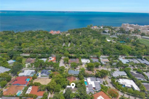 House in Miami, Florida 6 bedrooms, 434.32 sq.m. № 2087841 - photo 3