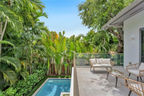House in Miami, Florida 6 bedrooms, 434.32 sq.m. № 2087841 - photo 17
