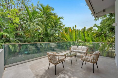 House in Miami, Florida 6 bedrooms, 434.32 sq.m. № 2087841 - photo 16