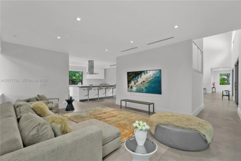 House in Miami, Florida 6 bedrooms, 434.32 sq.m. № 2087841 - photo 7