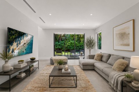 House in Miami, Florida 6 bedrooms, 434.32 sq.m. № 2087841 - photo 9