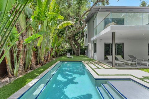 House in Miami, Florida 6 bedrooms, 434.32 sq.m. № 2087841 - photo 19