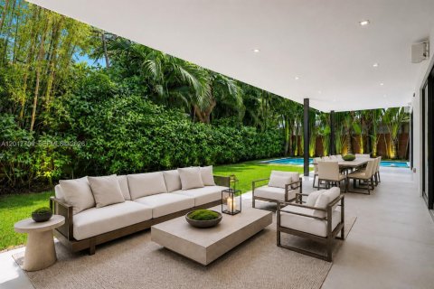 House in Miami, Florida 6 bedrooms, 434.32 sq.m. № 2087841 - photo 8