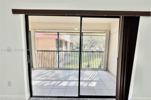 Снять в аренду кондоминиум в Санрайз, Флорида 2 спальни, 100.33м2, № 1968008 - фото 22