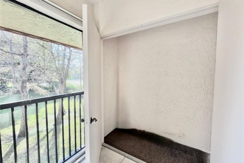 Снять в аренду кондоминиум в Санрайз, Флорида 2 спальни, 100.33м2, № 1968008 - фото 23