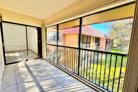 Снять в аренду кондоминиум в Санрайз, Флорида 2 спальни, 100.33м2, № 1968008 - фото 24