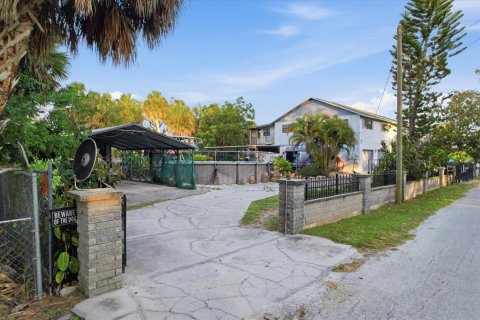 Купить виллу или дом в Гудзон, Флорида 15 комнат, 297.29м2, № 2149078 - фото 2