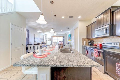 Casa en venta en Kissimmee, Florida, 6 dormitorios, 291.9 m2 № 2391466 - foto 6