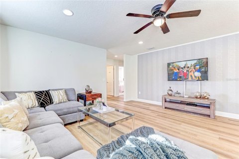 Casa en venta en Kissimmee, Florida, 6 dormitorios, 291.9 m2 № 2391466 - foto 24